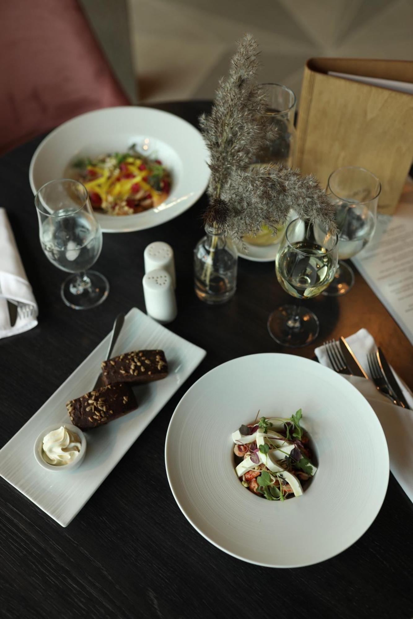 Oe Seaside Suites & Spa Kuressaare Eksteriør bilde